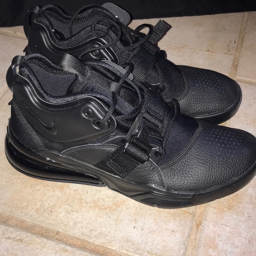 MENS NIKE AIR FORCE 270 ‘TRIPLE BLACK’ ⚫️⚫️⚫️